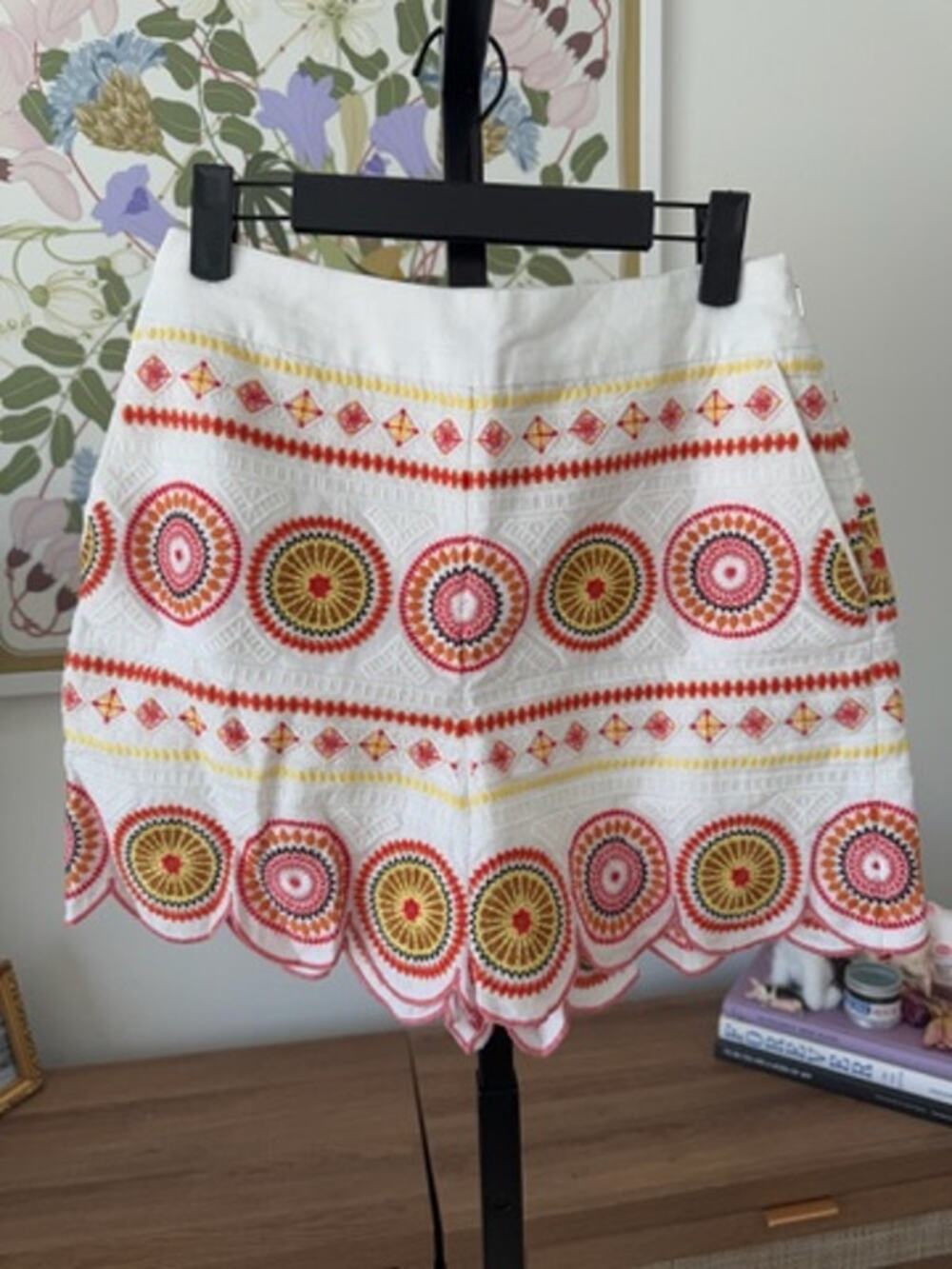 Boden Embroidered Scalloped-Hem High Waisted Short White Red Women's Size US 2